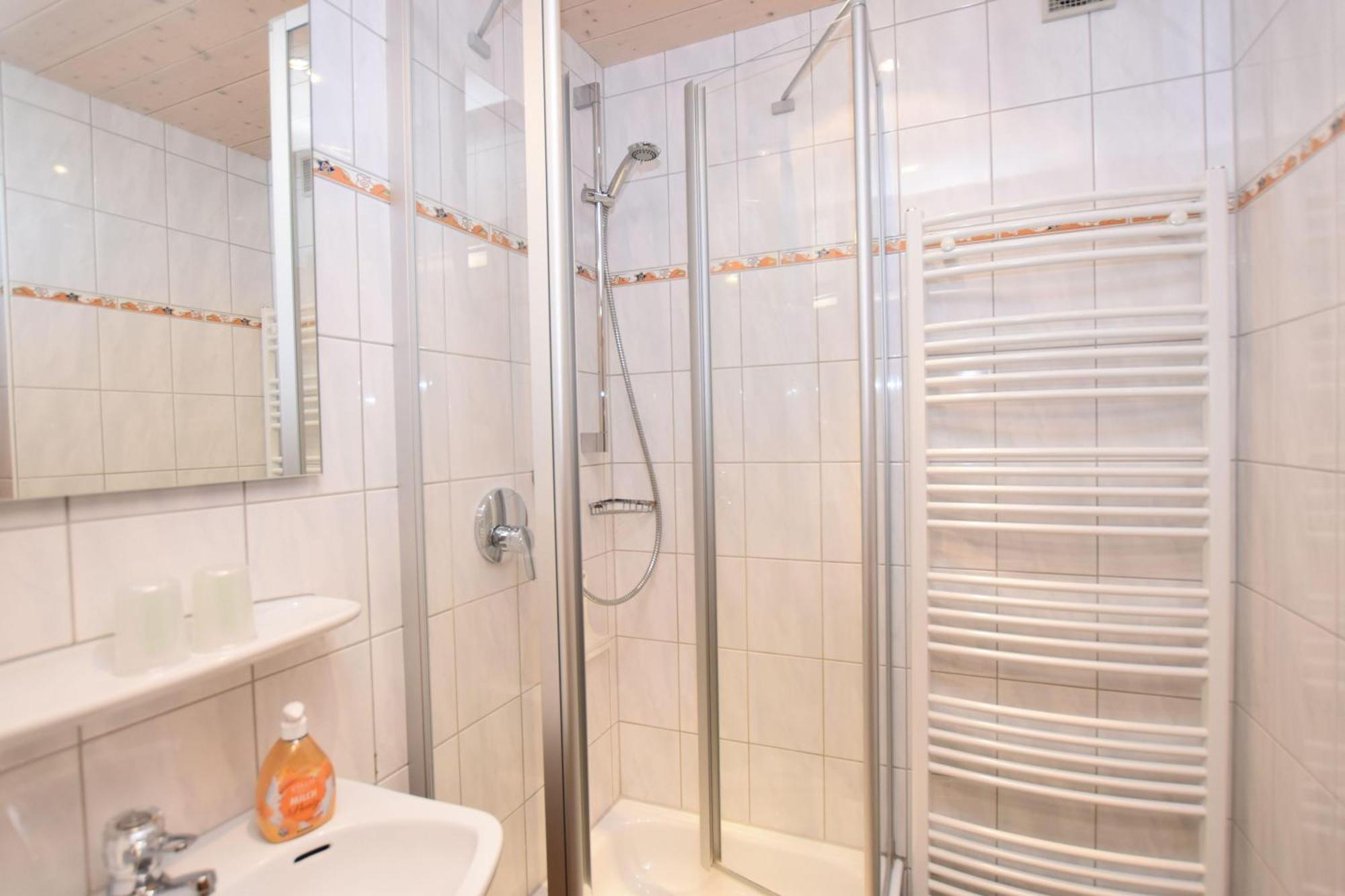 Ferienwohnung-Susanne-Im-Gaestehaus-Bergfrieden Bad Bayersoien Bagian luar foto